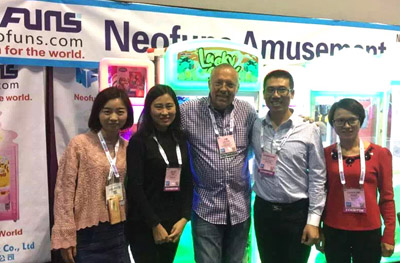 團(tuán)隊(duì)展會(huì)風(fēng)采