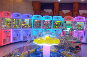 廣東羅定某場地夢幻娃娃機(jī)展示