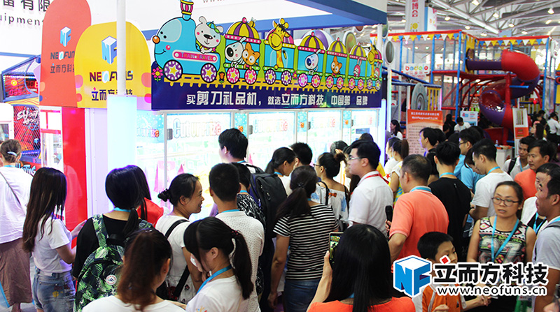 廣州立而方剪刀禮品機(jī)大娃娃機(jī)中山展會(huì)