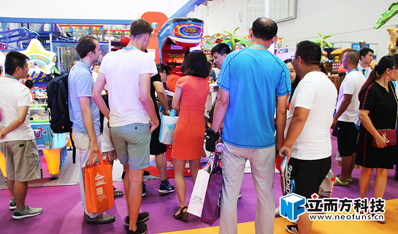 廣州立而方剪刀禮品機(jī)大娃娃機(jī)供應(yīng)商中山展會(huì)