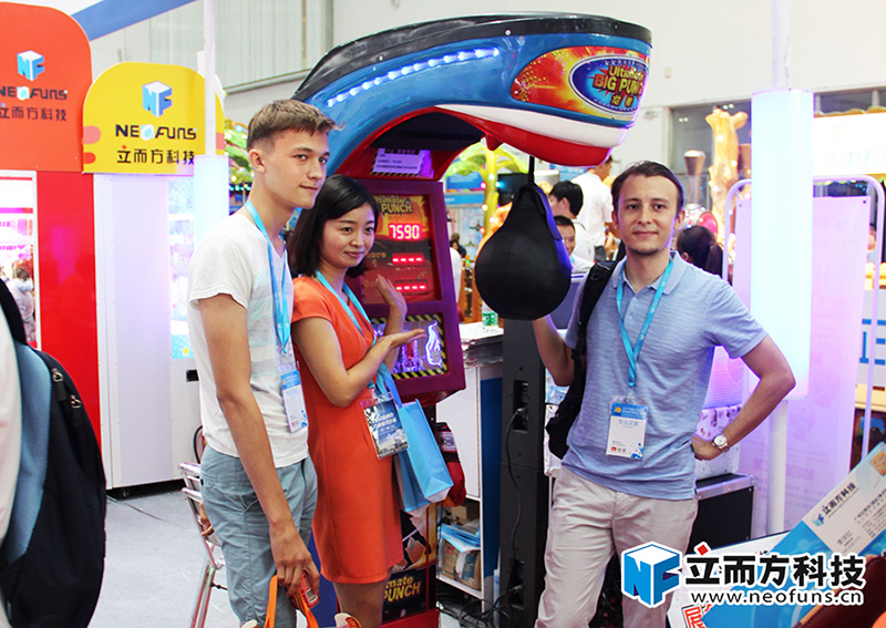 廣州立而方剪刀禮品機(jī)大娃娃機(jī)供應(yīng)商中山展會(huì)