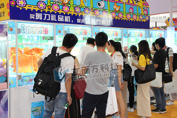 廣州立而方剪刀禮品機