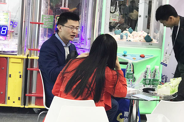 立而方北京展剪刀禮品機 立而方北京展剪刀<a href='/lpj.htm' class='keys' title='點擊查看關于禮品機的相關信息' target='_blank'>禮品機</a>