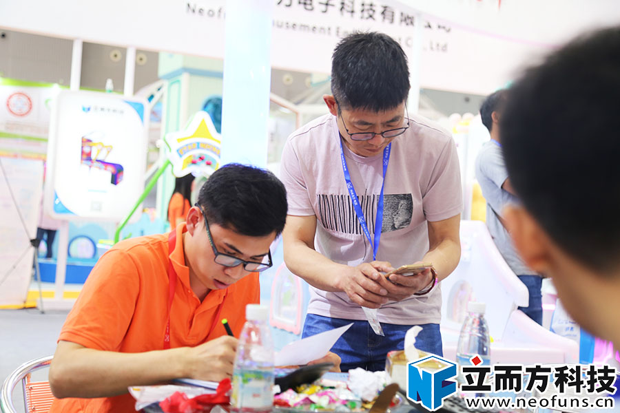 立而方展會(huì)現(xiàn)場(chǎng)下單