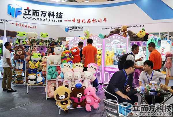 立而方剪刀禮品機批發(fā) 立而方剪刀<a href='/lpj.htm' class='keys' title='點擊查看關于禮品機的相關信息' target='_blank'>禮品機</a>批發(fā)