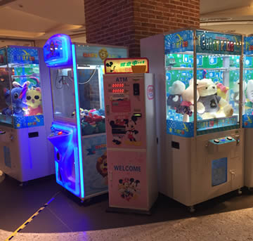 大型剪線大公仔機(jī)相比抓娃娃機(jī)哪個(gè)好