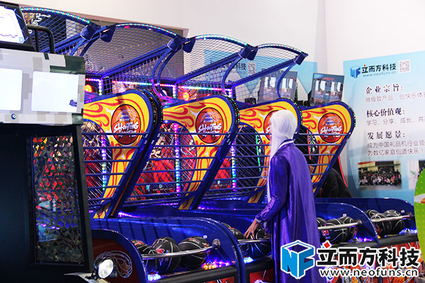 立而方廣州籃球機(jī)