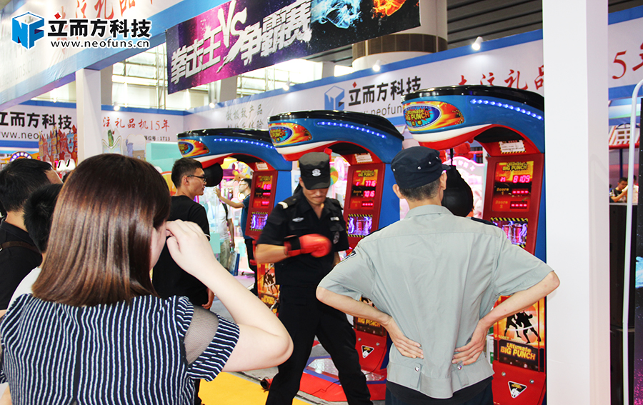 立而方拳擊機(jī)比賽 立而方拳擊機(jī)比賽