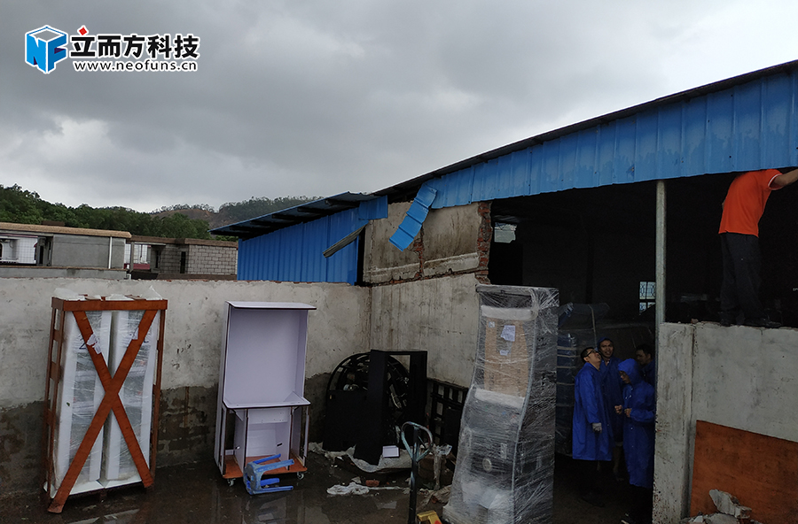 冒雨作業(yè) 冒雨作業(yè)