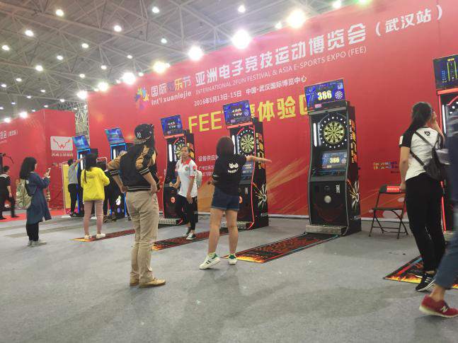 風馳飛鏢機比賽現(xiàn)場