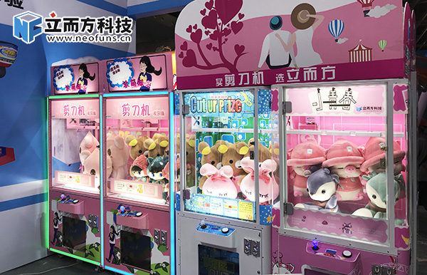 立而方剪刀<a href='/lpj.htm' class='keys' title='點擊查看關(guān)于禮品機的相關(guān)信息' target='_blank'>禮品機</a> 立而方剪刀禮品機