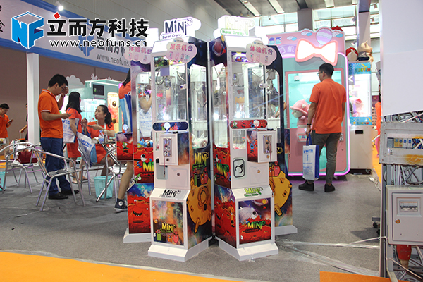 立而方娃娃機(jī)