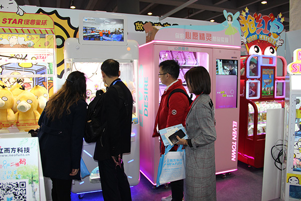 立而方娃娃機(jī)禮品機(jī)