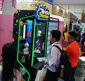 禮品機(jī)行業(yè)即將迎來變革，口紅機(jī)類販賣機(jī)或?qū)⒊蔀樾乱惠喌臒狳c(diǎn)