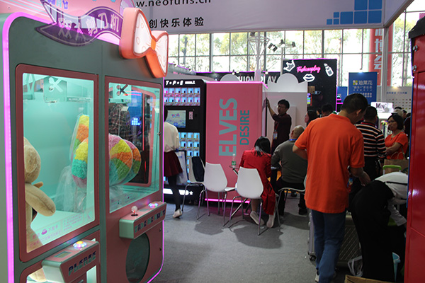 立而方剪刀機(jī)娃娃機(jī)