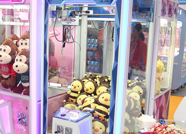 立而方抓娃娃機(jī)禮品機(jī)