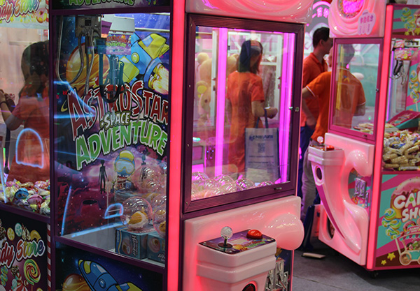 立而方抓糖果娃娃機(jī)