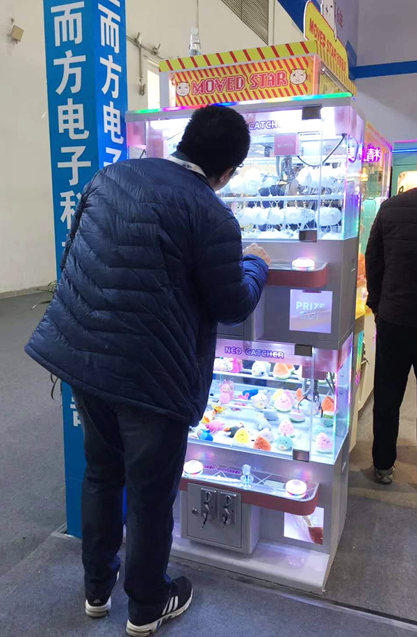 立而方四人娃娃機 立而方四人<a href='/wwj.htm' class='keys' title='點擊查看關于娃娃機的相關信息' target='_blank'>娃娃機</a>