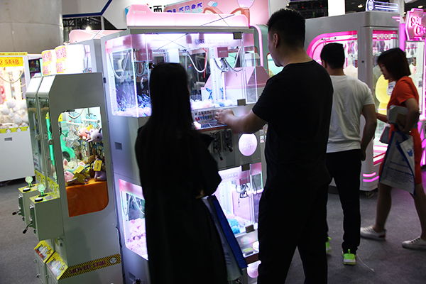 立而方四人娃娃機(jī)