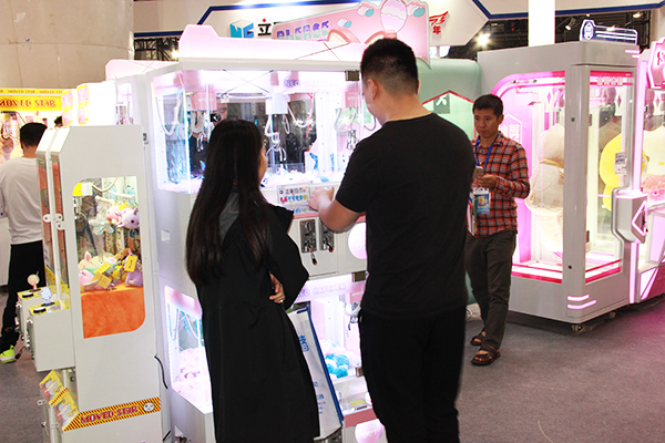 立而方精品娃娃機(jī)