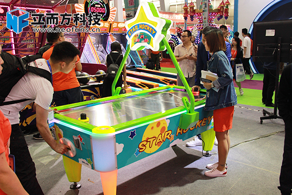 立而方曲棍球游戲機