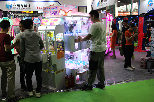 立而方四人娃娃機(jī)活動