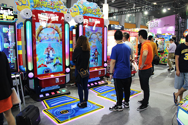 立而方勇闖三關(guān)游戲機(jī) 立而方勇闖三關(guān)游戲機(jī)