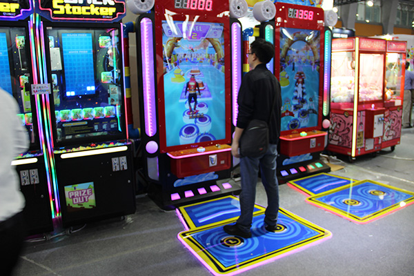 立而方勇闖三關(guān)游戲機