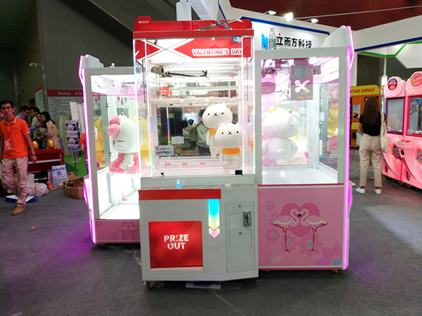 廣州大型抓娃娃機(jī)生產(chǎn)廠家 廣州大型抓娃娃機(jī)生產(chǎn)廠家