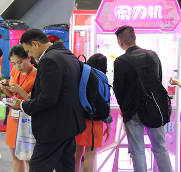 娃娃機多少錢一臺？想入行娃娃機的坑，先想清楚下面幾點！-立而方