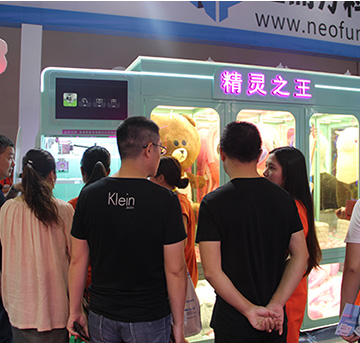 自助夾娃娃機(jī)幾乎被清空！用過這個(gè)方法后，大家都驚呆了！-立而方