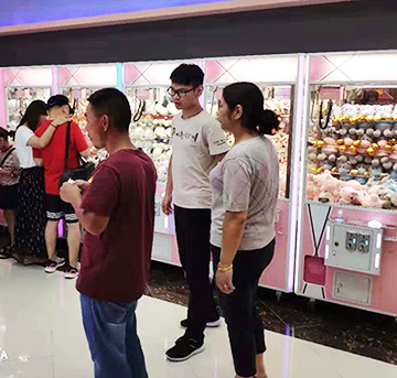 夾娃娃的機(jī)器多少錢？三個(gè)月就能回本，利潤(rùn)高到離譜-立而方