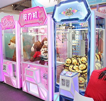 哪里有抓娃娃機(jī)生產(chǎn)廠家，投資夾娃娃機(jī)賺錢嗎？—立而方資訊