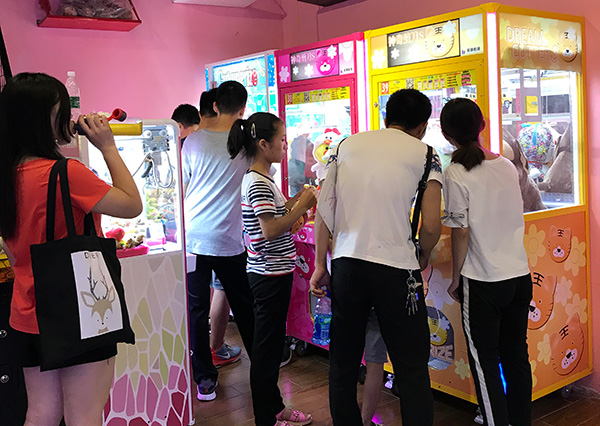 一臺抓<a href='/wwj.htm' class='keys' title='點擊查看關于娃娃機的相關信息' target='_blank'>娃娃機</a>多少錢 一臺抓娃娃機多少錢