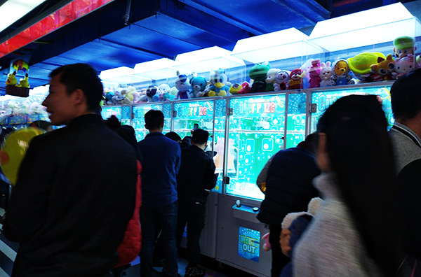 抓娃娃機(jī)<a href='/jiandaoji.htm' class='keys' title='點(diǎn)擊查看關(guān)于剪刀機(jī)的相關(guān)信息' target='_blank'>剪刀機(jī)</a> 抓娃娃機(jī)剪刀機(jī)