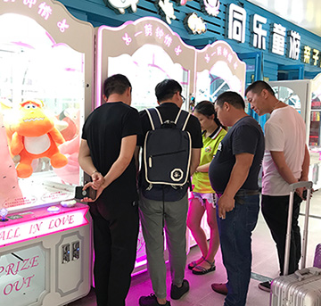 抓娃娃機(jī)一天能進(jìn)上千元！其中到底有什么運(yùn)營貓膩？-立而方資訊