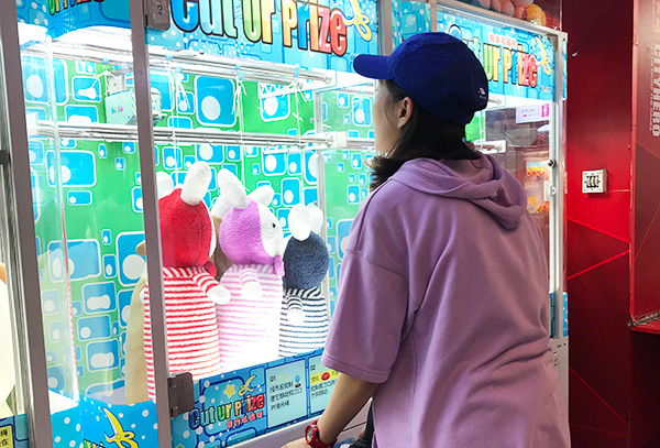 抓娃娃機剪刀機 抓娃娃機<a href='/jiandaoji.htm' class='keys' title='點擊查看關(guān)于剪刀機的相關(guān)信息' target='_blank'>剪刀機</a>