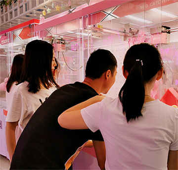 野蠻生長(zhǎng)的衍生品市場(chǎng)，抓娃娃機(jī)成為ip變現(xiàn)的一種重要方式—立而方資訊