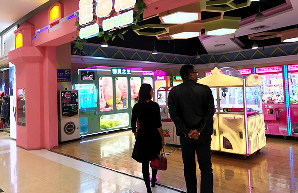 夾娃娃機<a href='/jiandaoji.htm' class='keys' title='點擊查看關(guān)于剪刀機的相關(guān)信息' target='_blank'>剪刀機</a> 夾娃娃機剪刀機