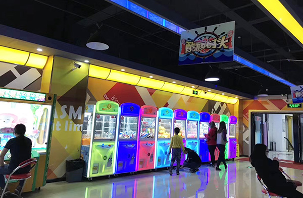 抓娃娃機<a href='/lpj.htm' class='keys' title='點擊查看關于禮品機的相關信息' target='_blank'>禮品機</a> 抓娃娃機禮品機