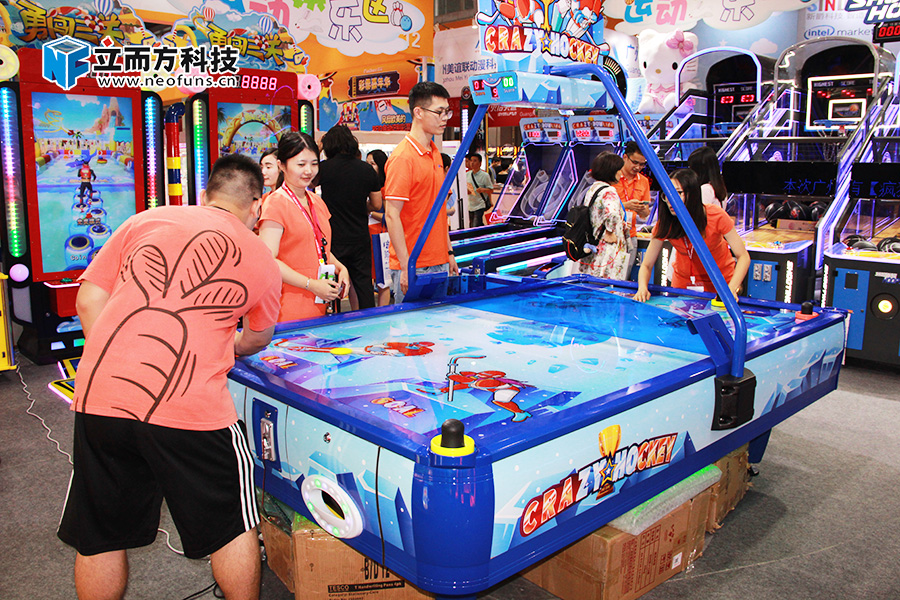 立而方四人曲棍球游戲機