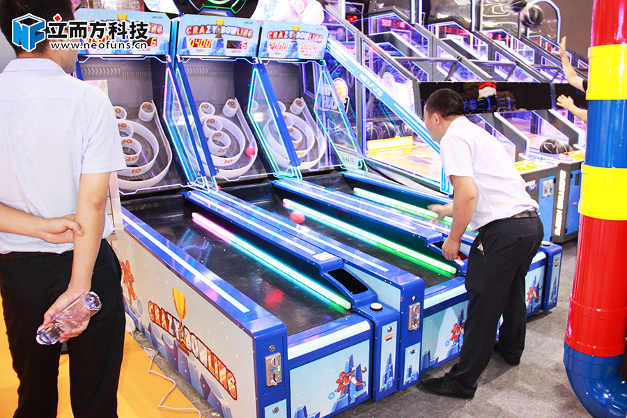 立而方保齡球游戲機