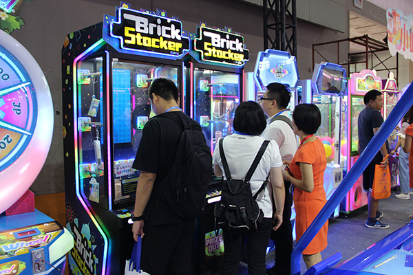 娃娃機(jī)<a href='/lpj.htm' class='keys' title='點(diǎn)擊查看關(guān)于禮品機(jī)的相關(guān)信息' target='_blank'>禮品機(jī)</a> 娃娃機(jī)禮品機(jī)