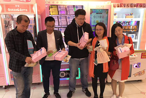 夾<a href='/wwj.htm' class='keys' title='點(diǎn)擊查看關(guān)于娃娃機(jī)的相關(guān)信息' target='_blank'>娃娃機(jī)</a>剪刀機(jī) 夾娃娃機(jī)剪刀機(jī)