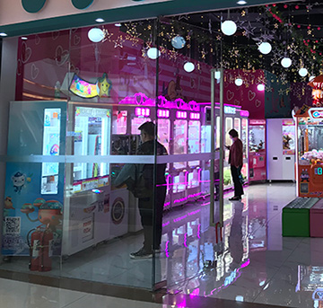 免費(fèi)抓娃娃！開學(xué)季也能成為夾娃娃機(jī)的一場造勢主題—立而方