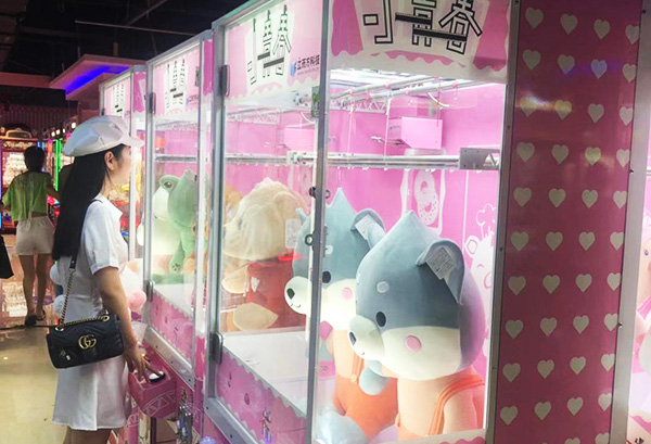 抓娃娃機(jī)<a href='/jiandaoji.htm' class='keys' title='點(diǎn)擊查看關(guān)于剪刀機(jī)的相關(guān)信息' target='_blank'>剪刀機(jī)</a> 抓娃娃機(jī)剪刀機(jī)