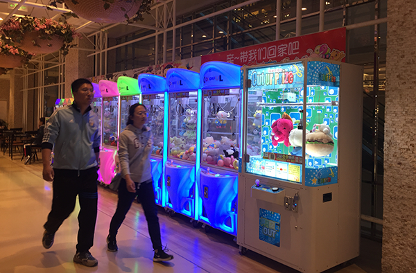 娃娃機(jī)抓娃娃 娃娃機(jī)抓娃娃
