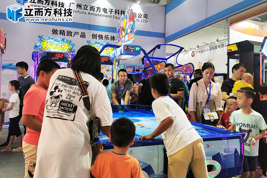 立而方中山展 立而方中山展