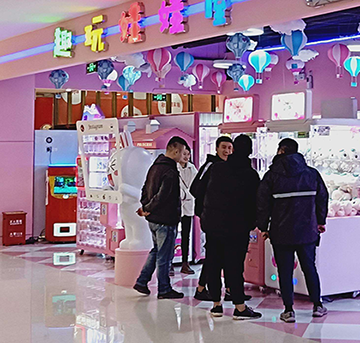 娃娃機的發(fā)展歷程：為什么娃娃機里邊只放著毛絨玩具？—立而方資訊