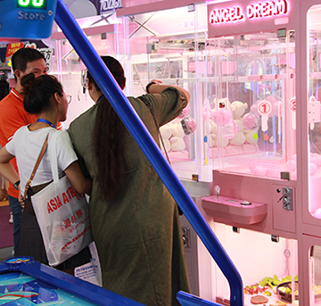 為什么從游戲廳走向購物中心的只有抓娃娃機？—立而方